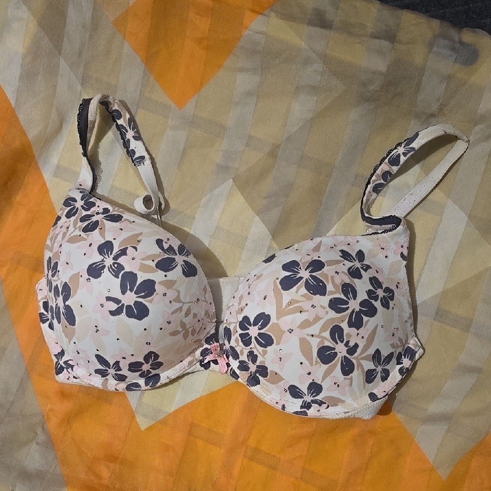 Victoria's Secret 34D